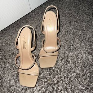 Nude square toe heel